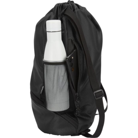 Sac de sport à cordon noir, vu de côté, avec une bouteille et un téléphone placés dans la poche latérale en maille. Aucune perso Sac de sport à cordon noir, vu de côté, avec une bouteille et un téléphone placés dans la poche latérale en maille. Aucune perso