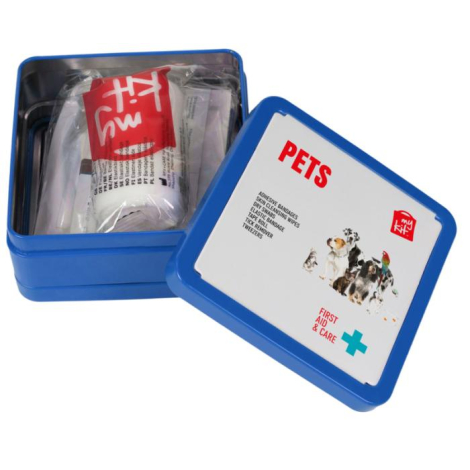 Boîte métallique bleue ouverte, montrant le contenu du kit de premiers secours pour animaux. Aucune personnalisation visible. Boîte métallique bleue ouverte, montrant le contenu du kit de premiers secours pour animaux. Aucune personnalisation visible.