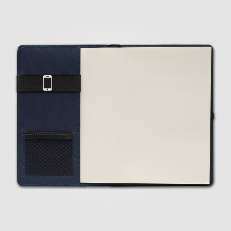 Conférencier A5 ouvert avec carnet visible à l’intérieur. Conférencier A5 ouvert avec carnet visible à l’intérieur.