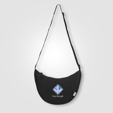 Sac bandoulière noir avec marquage quadri visible sur la face avant. Sac bandoulière noir avec marquage quadri visible sur la face avant.