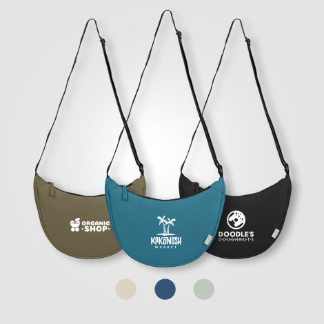 Trois sacs bandoulière publicitaires avec marquage blanc visible sur la face avant. Trois sacs bandoulière publicitaires avec marquage blanc visible sur la face avant.