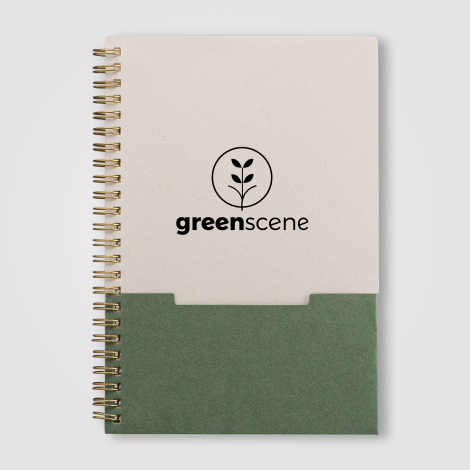 Carnet A5 vert avec marquage visible sur la couverture. Carnet A5 vert avec marquage visible sur la couverture.