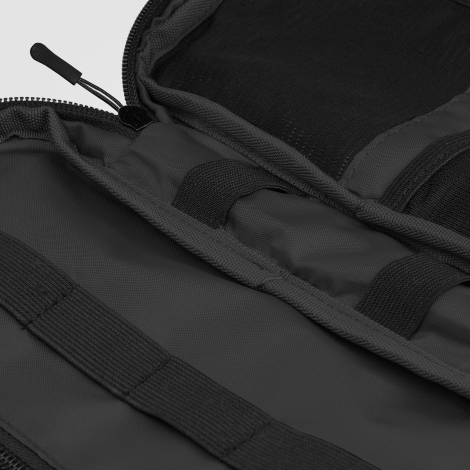 Zoom sur les passants intérieurs destinés aux accessoires. Zoom sur les passants intérieurs destinés aux accessoires.