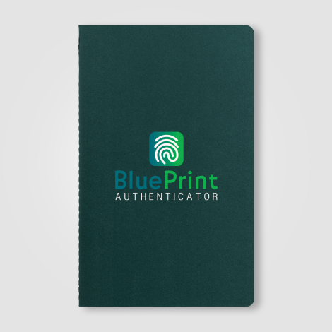 Carnet A5 vert avec marquage quadri visible sur la couverture. Carnet A5 vert avec marquage quadri visible sur la couverture.