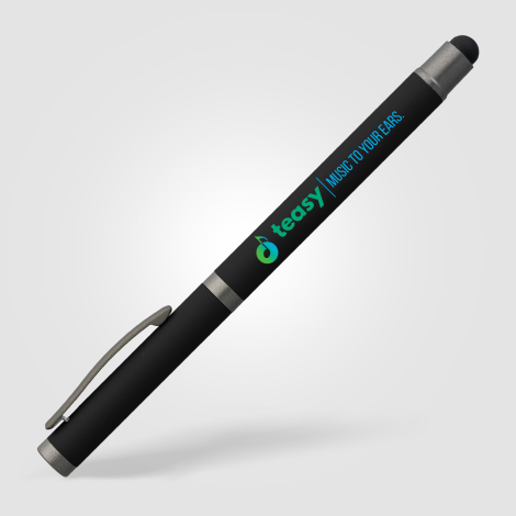 Stylo gel noir avec marquage quadri visible sur le corps. Stylo gel noir avec marquage quadri visible sur le corps.