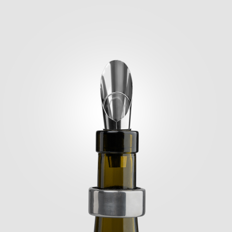 Goulot de bouteille équipé d’une bague et d’un bec verseur, sans marquage visible. Goulot de bouteille équipé d’une bague et d’un bec verseur, sans marquage visible.