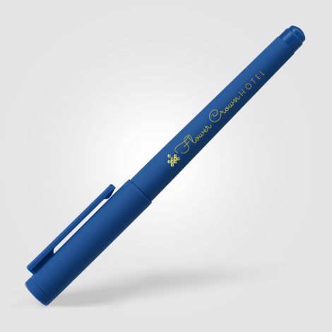 Stylo bleu marine publicitaire avec marquage quadri sur le corps. Stylo bleu marine publicitaire avec marquage quadri sur le corps.