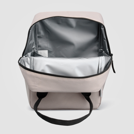 Sac isotherme beige ouvert montrant la doublure intérieure argentée. Sac isotherme beige ouvert montrant la doublure intérieure argentée.