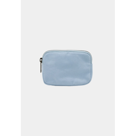 Trousse bleue claire simple avec fermeture éclair, sans marquage visible.