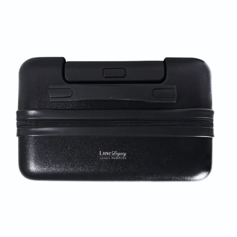 Vue de dessus de la valise noire montrant la poignée rétractée et la fermeture zippée. Avec marquage visible sur la partie supér