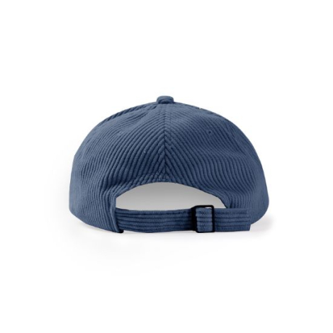Vue arrière d’une casquette bleue montrant la patte de réglage avec boucle. Sans marquage visible.