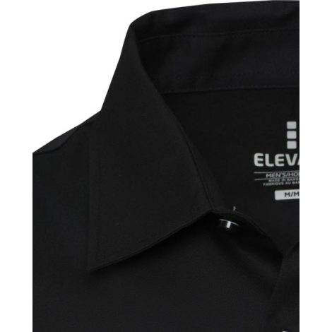 Gros plan sur le col d’une chemise noire révélant la texture du sergé et les finitions, sans personnalisation apparente ; image 