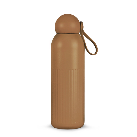 Bouteille isotherme Tekla 500 ml marron finition mate avec bouchon arrondi et anse intégrée, vue de profil.