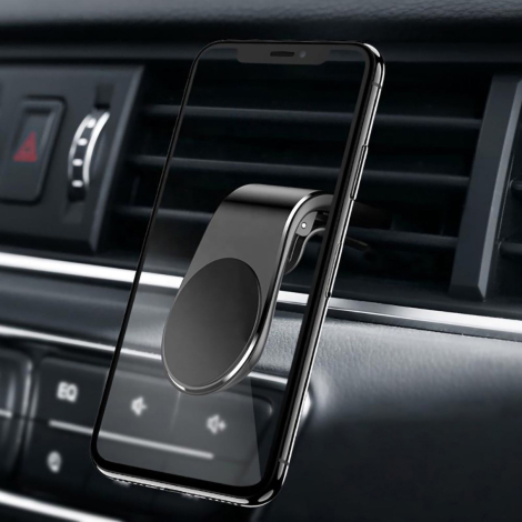 Smartphone fixé sur grille d’aération circulaire en légère plongée