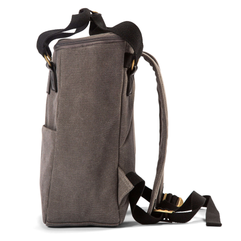 Sac à dos isotherme vu de côté dans un autre coloris, montrant la forme rectangulaire, la poche frontale et les bretelles, sans 