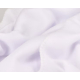 Gros plan sur le tissu blanc mettant en évidence la texture douce et les coutures, sans marquage apparent. Gros plan sur le tissu blanc mettant en évidence la texture douce et les coutures, sans marquage apparent.