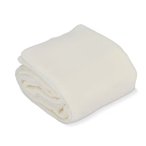 Couverture blanche roulée mettant en évidence la texture douce et épaisse, sans personnalisation visible.