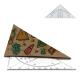 Équerre triangulaire avec règle graduée partiellement insérée dans un étui en carton rigide, avec marquage visible sur la surfac