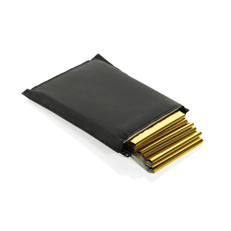 Pochette noire présentée en légère perspective, partiellement ouverte, laissant apparaître une couverture de secours pliée avec 