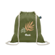 Sac à cordon présenté sur fond blanc, de couleur vert kaki, avec cordons écrus et une impression visible sur la face avant du sa