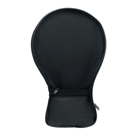 Pochette de rangement en filet noir présentée sur fond blanc, vue de l’arrière avec fermeture zippée visible, la surface apparai
