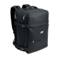 Sac à dos cabine extensible présenté de trois-quarts sur fond blanc avec compartiments zippés, sangles latérales de compression Sac à dos cabine extensible présenté de trois-quarts sur fond blanc avec compartiments zippés, sangles latérales de compression