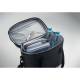 Vue de dessus d’un sac isotherme ouvert laissant apparaître l’intérieur avec bouteilles et boîte repas, ainsi que la poche intér Vue de dessus d’un sac isotherme ouvert laissant apparaître l’intérieur avec bouteilles et boîte repas, ainsi que la poche intér