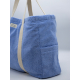 Sac cabas promotionnel en coton bio éponge bleu, vue de trois-quarts avec poche extérieure, sans marquage visible. Sac cabas promotionnel en coton bio éponge bleu, vue de trois-quarts avec poche extérieure, sans marquage visible.