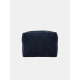 Pochette rectangulaire bleu foncé présentée de face avec fermeture zippée supérieure, face avant uniforme sans étiquette ni pers Pochette rectangulaire bleu foncé présentée de face avec fermeture zippée supérieure, face avant uniforme sans étiquette ni pers