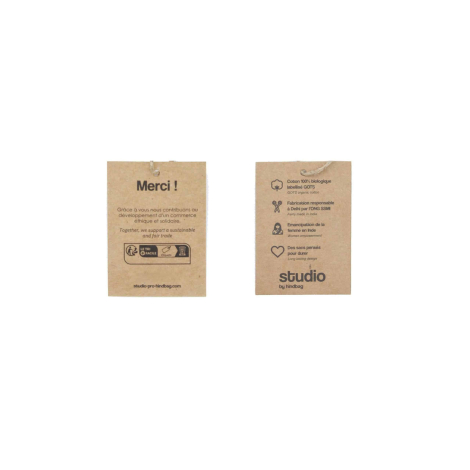 Visuel composite montrant deux étiquettes rectangulaires en papier kraft présentées côte à côte avec textes et pictogrammes impr