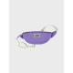 Sac banane enfant lavande présentée de face sur fond uni avec fermeture zippée et sangle réglable, étiquette rectangulaire centr