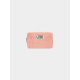 Trousse rectangulaire souple de couleur rose corail, photographiée de face sur fond neutre, fermeture zippée visible sur le côté Trousse rectangulaire souple de couleur rose corail, photographiée de face sur fond neutre, fermeture zippée visible sur le côté