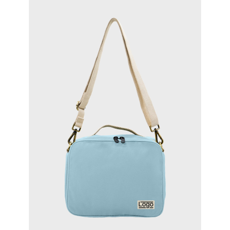 Sac isotherme bleu clair vu de face avec bandoulière réglable et étiquette avec marquage visible