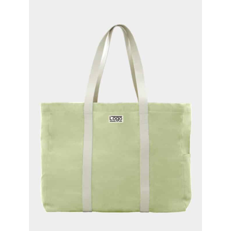 Sac de plage vert d’eau vu de face avec étiquette et marquage visible, poche latérale apparente