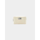 Pochette rectangulaire beige clair photographiée de face avec fermeture zippée supérieure, étiquette rectangulaire centrée avec Pochette rectangulaire beige clair photographiée de face avec fermeture zippée supérieure, étiquette rectangulaire centrée avec