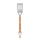 Spatule de barbecue présentée verticalement sur fond blanc avec lame plate ajourée en acier inoxydable et manche en bois clair t