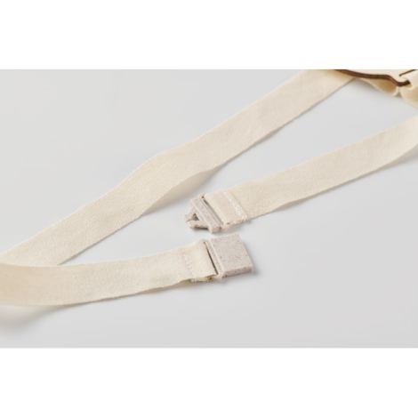 Détail de la sangle textile écrue présentée à plat avec son système de fermeture, deux faces visibles sans personnalisation appa