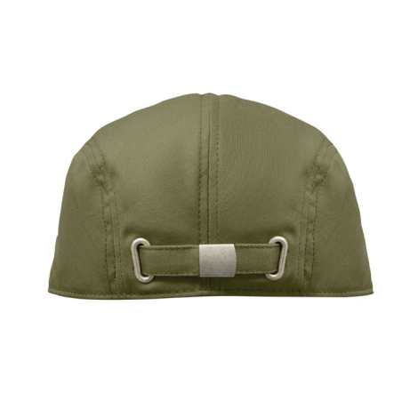 Zone arrière centrée d’une casquette plate verte vue de dos, sangle de réglage et coutures symétriques visibles, sans personnali