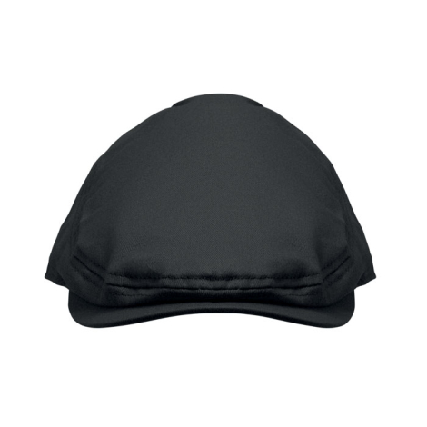 Vue de face d’une casquette plate noire, montrant la forme bombée de la calotte et le dessus, sans personnalisation visible.