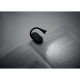 Lampe de lecture LED présentée en situation, clipsée sur un livre ouvert avec bras flexible éclairant les pages, sans personnali