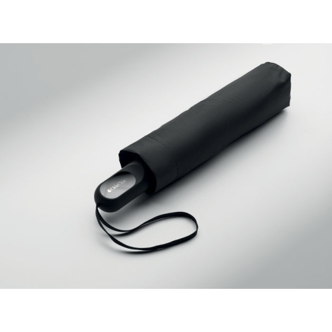 Parapluie pliable présenté fermé avec sa housse sur fond clair, marquage visible sur la poignée.