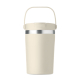 Gobelet isotherme double paroi beige clair debout sur fond blanc avec anse de transport relevée et couvercle fermé, sans personn