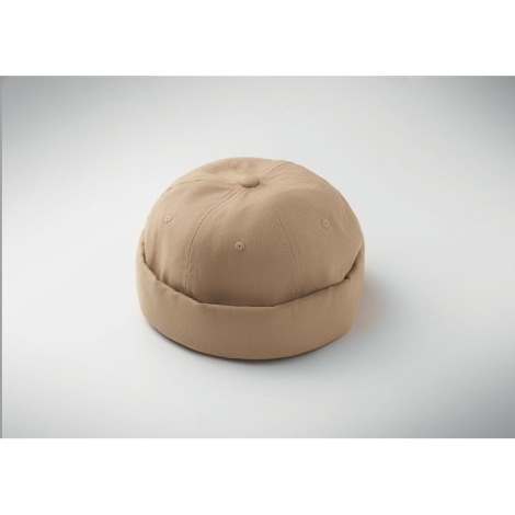 Casquette docker vue de dessus sur fond clair, de couleur beige, sans marquage visible.