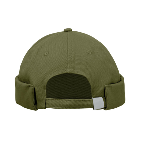 Casquette docker présentée de dos sur fond blanc, de couleur vert olive, avec rebord roulé et boucle de réglage métallique appar