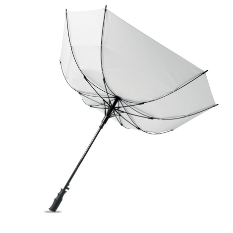 Parapluie ouvert en contre-plongée sur fond blanc montrant l’intérieur de la toile claire, le mât et les baleines, sans marquage