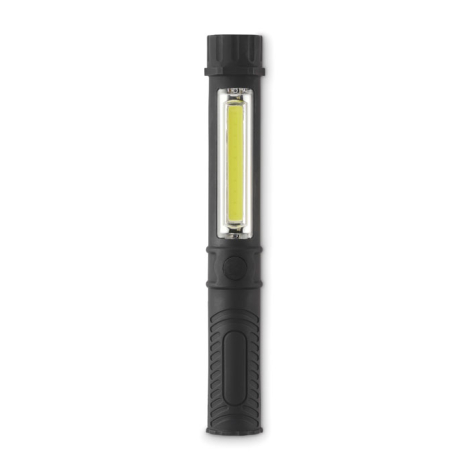 Lampe torche noire présentée verticalement sur fond clair montrant la lampe COB latérale et le bouton central, sans personnalisa
