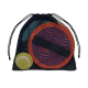 Disques et balle placés à l’intérieur d’un sac en filet noir avec cordon de serrage, sans marquage visible sur la pochette. Disques et balle placés à l’intérieur d’un sac en filet noir avec cordon de serrage, sans marquage visible sur la pochette.