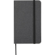 Gros plan sur la couverture gris foncé du carnet avec élastique vertical, sans marquage visible. Gros plan sur la couverture gris foncé du carnet avec élastique vertical, sans marquage visible.