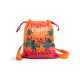 Sac en tissu orange présenté de face sur fond blanc avec cordon de serrage rose et bandoulière assortie, marquage coloré visible