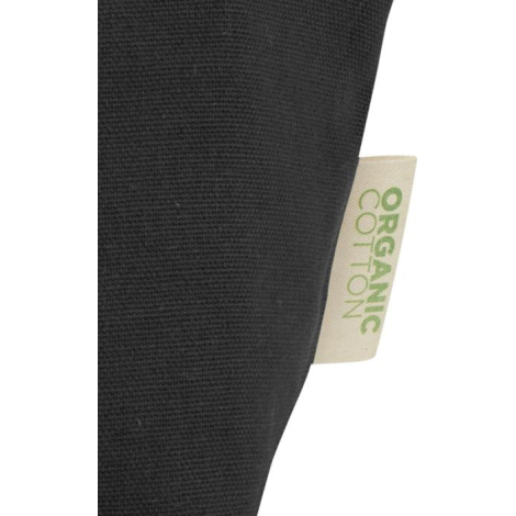 Gros plan sur la matière d’une pochette noire avec étiquette textile latérale mentionnant la composition, sans personnalisation 